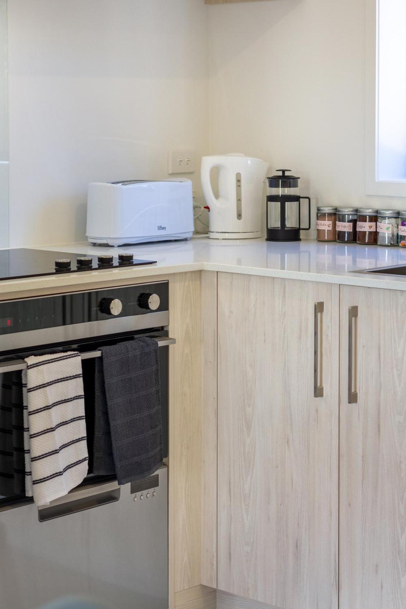 오클랜드 Conveniently Located 2Br Townhouse In West Akl 아파트 외부 사진
